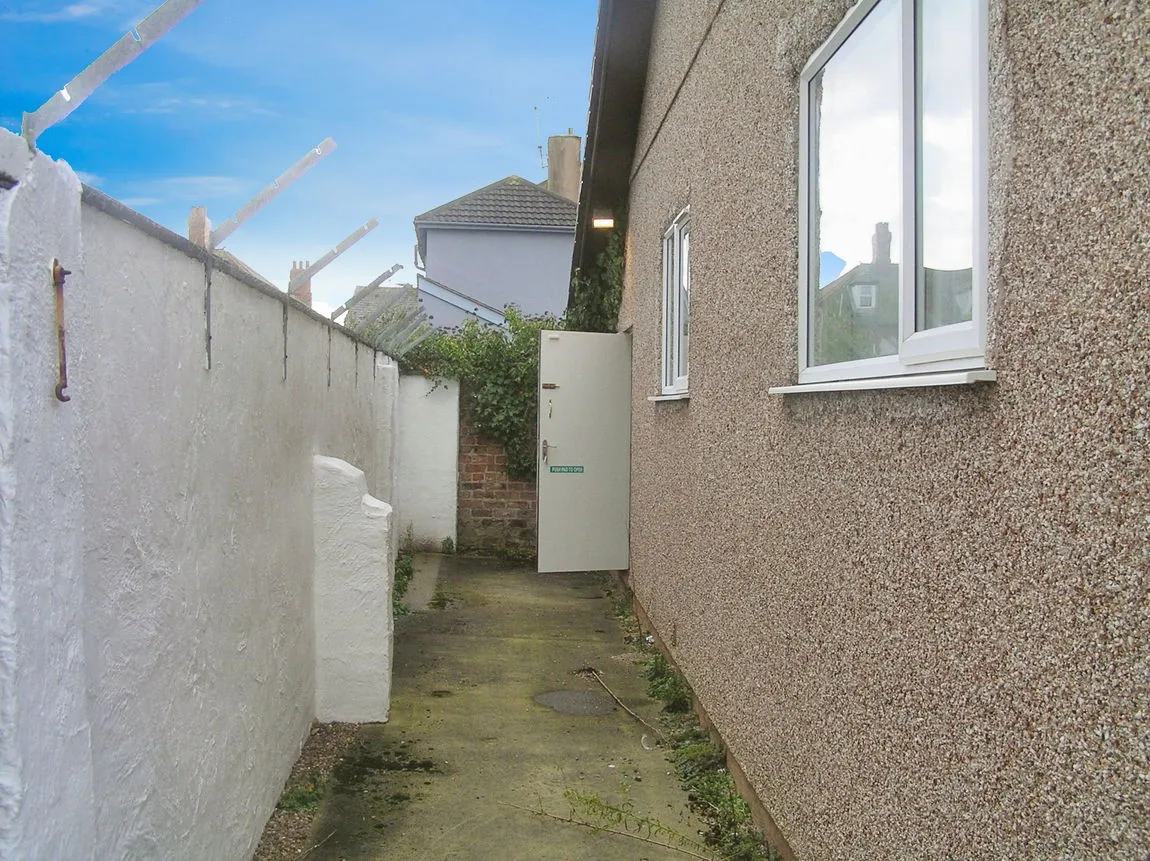 Millbank Road, Rhyl, Denbighshire, LL18 4NY, photo 24