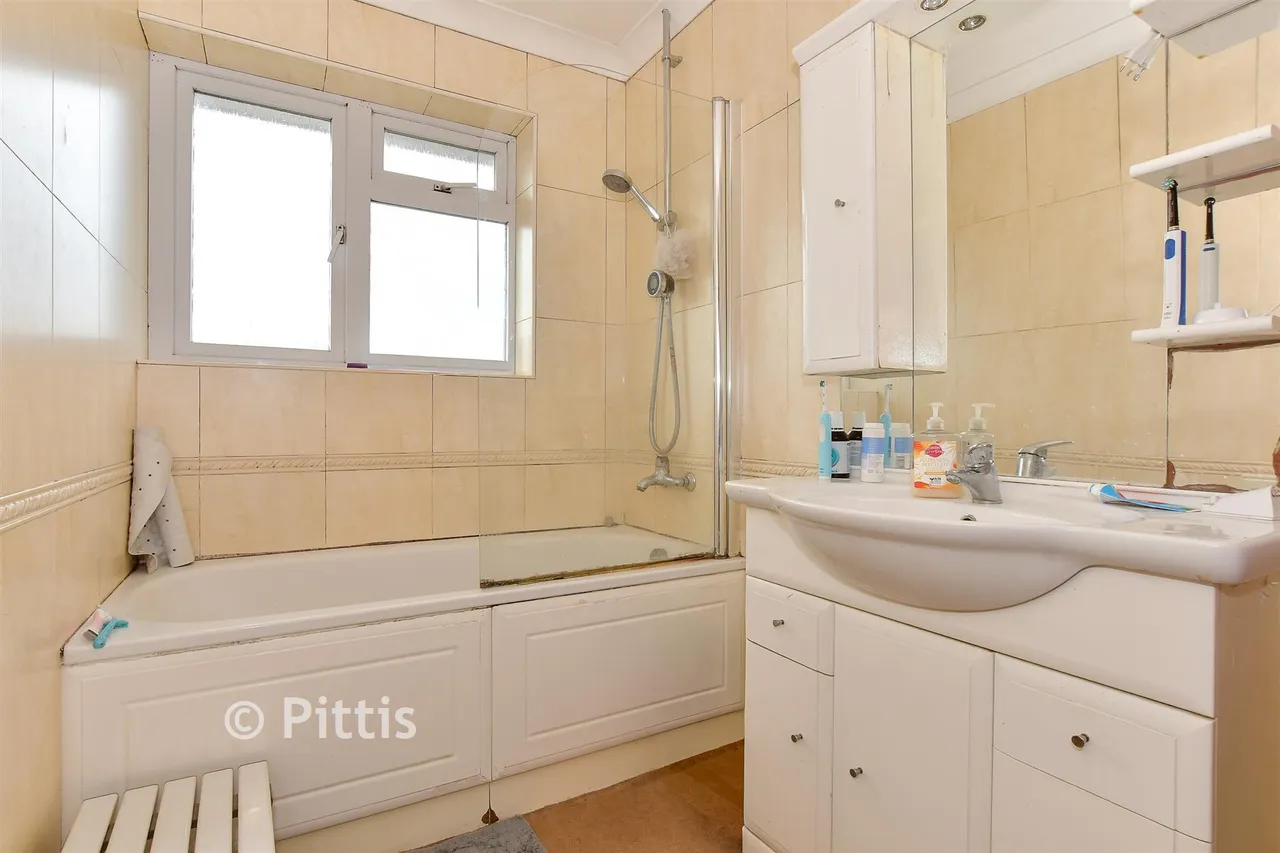 Wellington Road, Ryde, PO33, photo 8