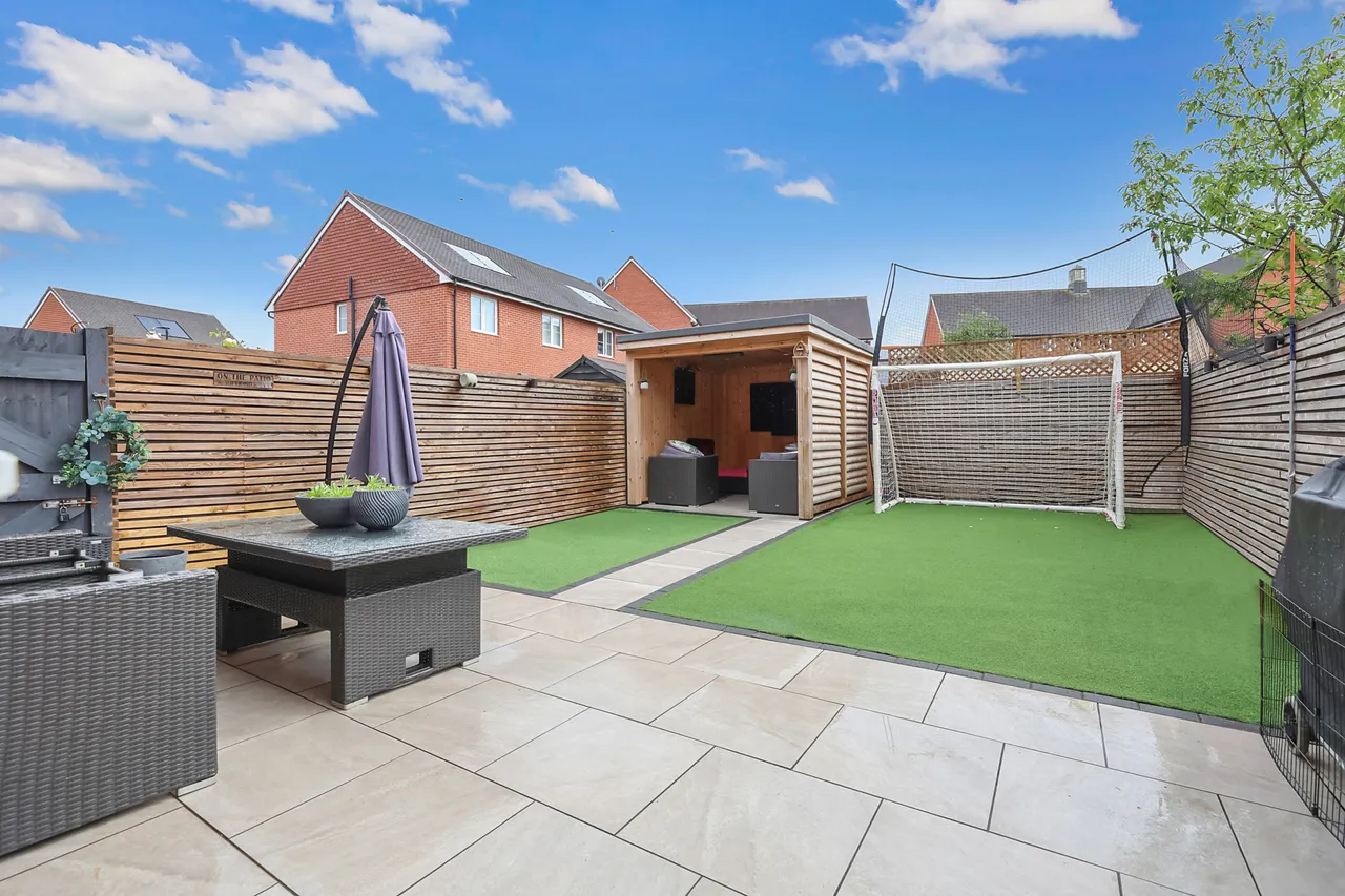 Peach Road, Horley, RH6, photo 2