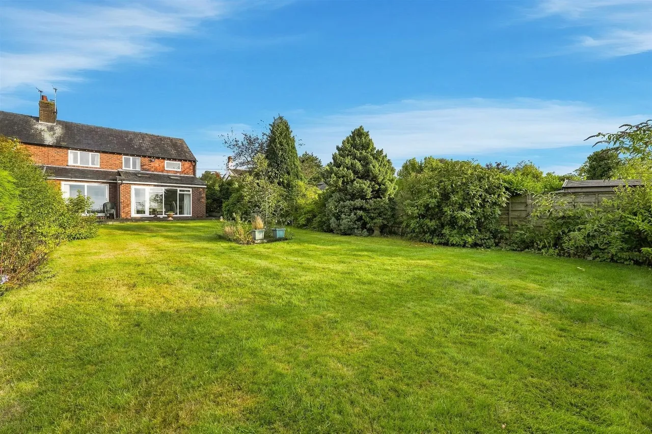 Wilmslow Old Road, Mottram St. Andrew, photo 5