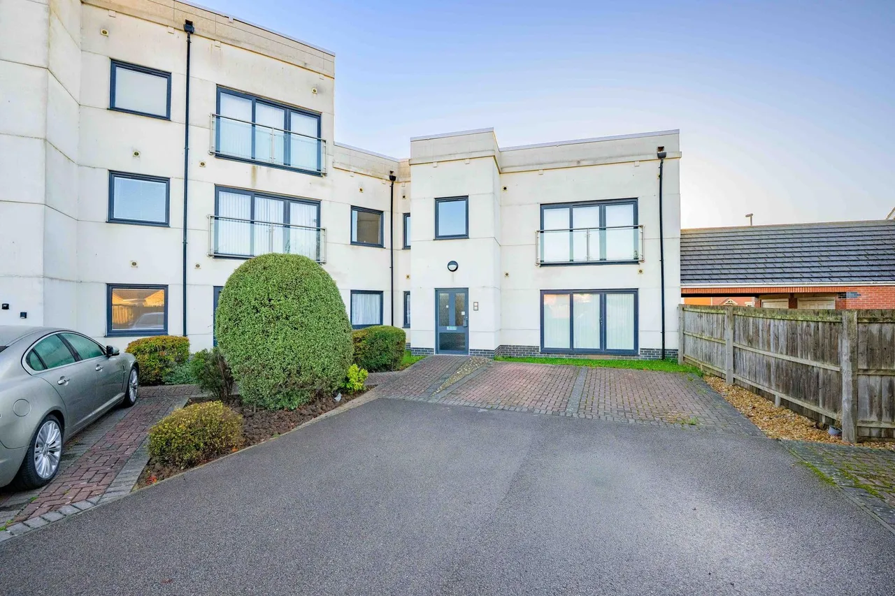 2 bed flat for sale, Belton Park Road, Skegness, PE25