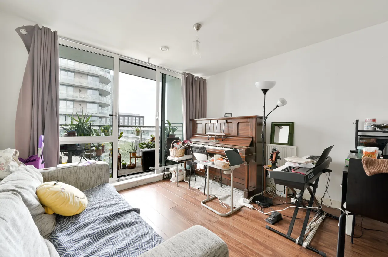 1 bed flat for sale — 507 Simmonds House, Great West Quarter, Clayponds Lane, Brentford