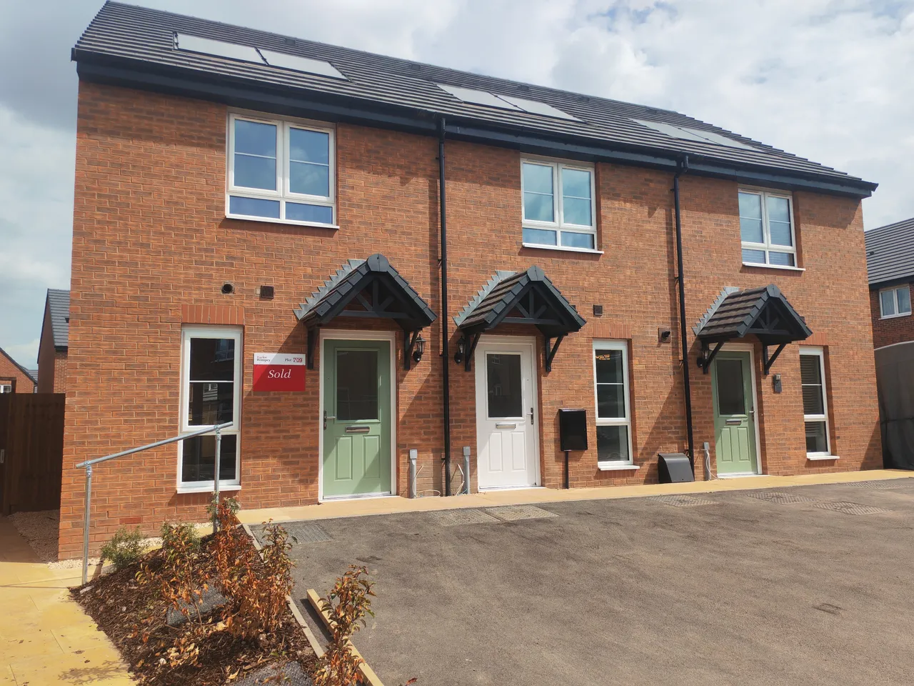 2 bed house to rent, Peveril Close, ST16