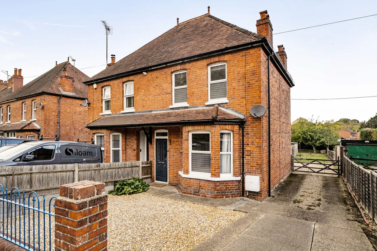 3 bed house for sale, The Terrace, Knowl Hill, RG10