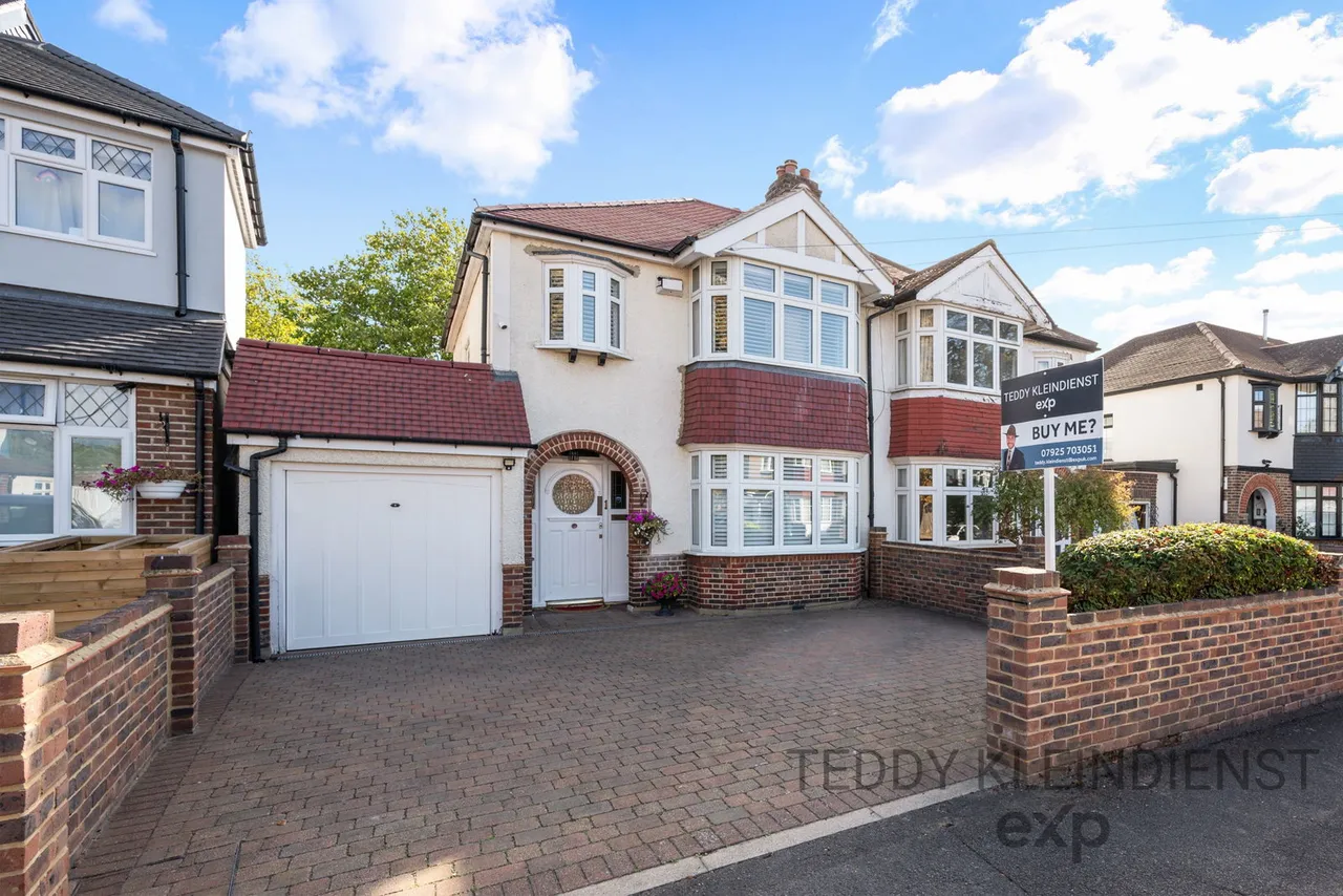 Burnham Drive, Worcester Park, KT4, photo 16