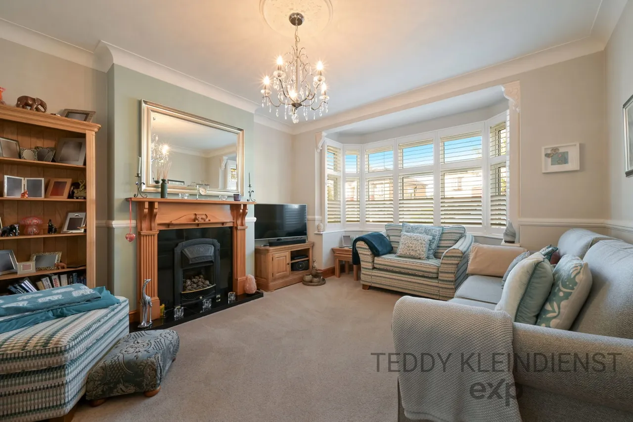 Burnham Drive, Worcester Park, KT4, photo 12