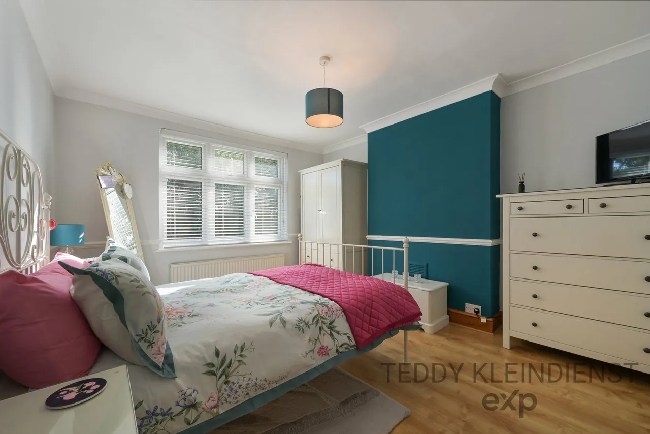 Burnham Drive, Worcester Park, KT4, photo 9