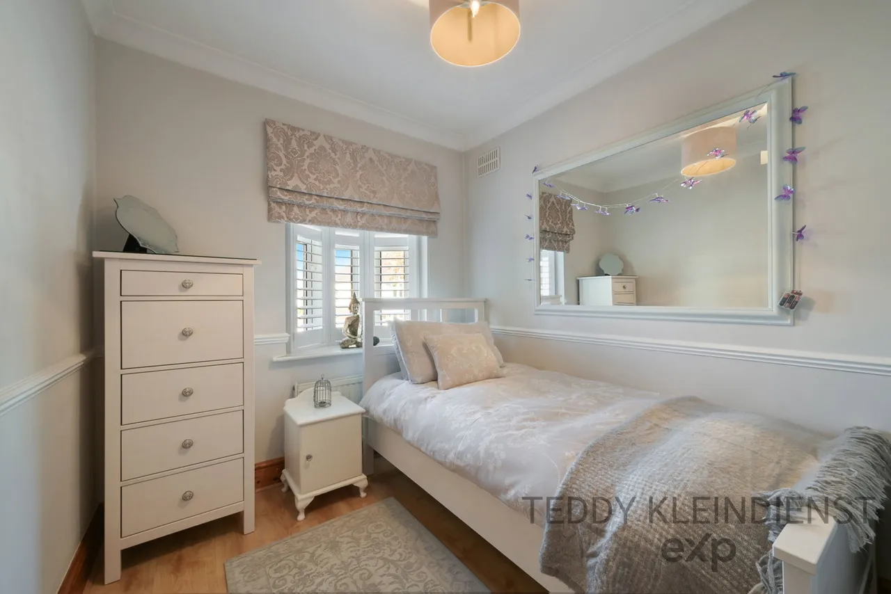 Burnham Drive, Worcester Park, KT4, photo 8