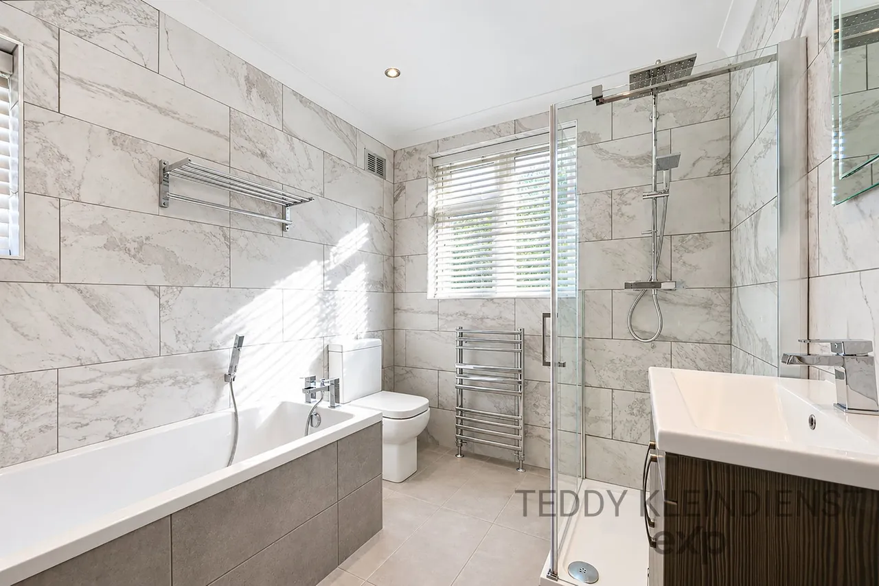 Burnham Drive, Worcester Park, KT4, photo 10