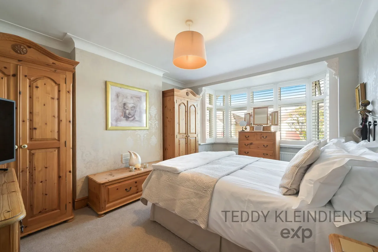 Burnham Drive, Worcester Park, KT4, photo 11