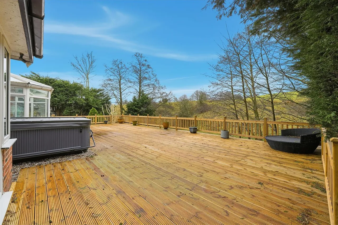 Willowmead Drive, Prestbury, photo 26