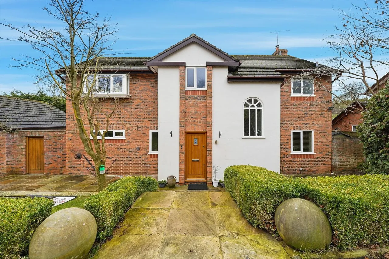 4 bed house for sale — Willowmead Drive, Prestbury