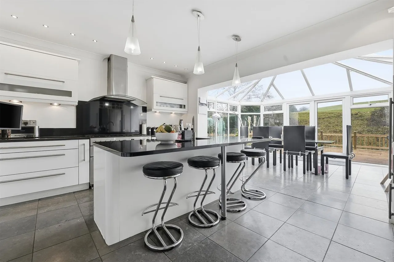 Willowmead Drive, Prestbury, photo 9
