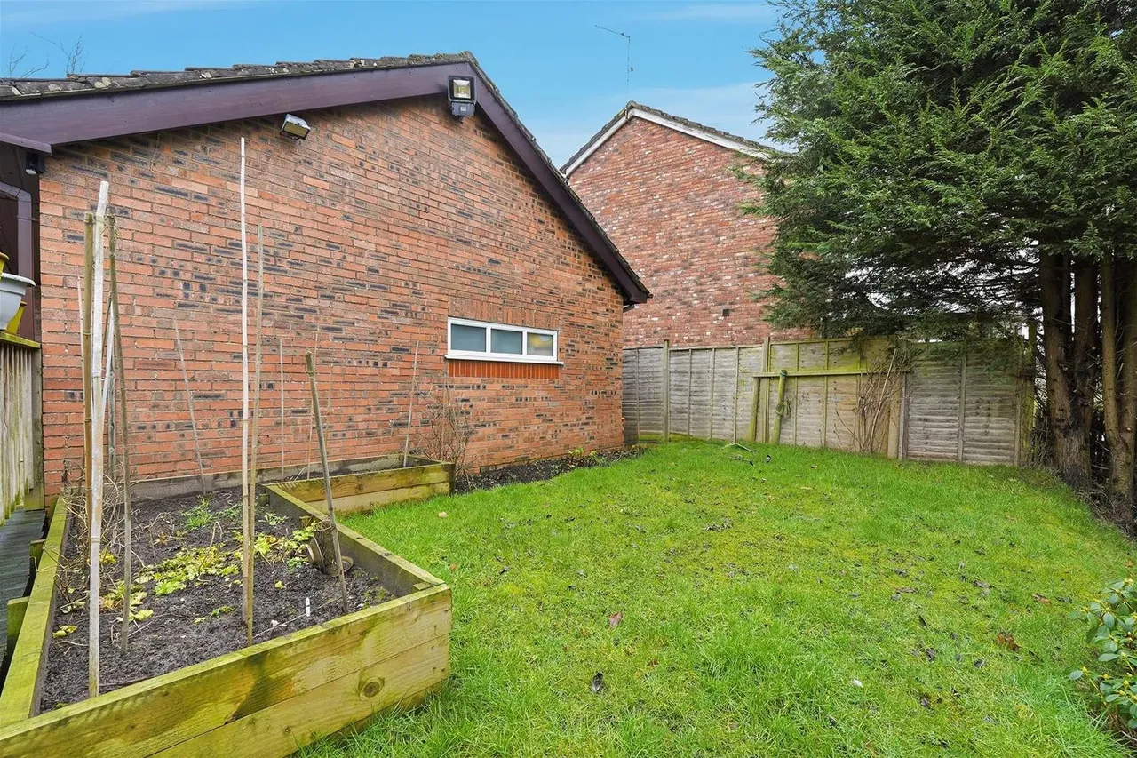 Willowmead Drive, Prestbury, photo 27