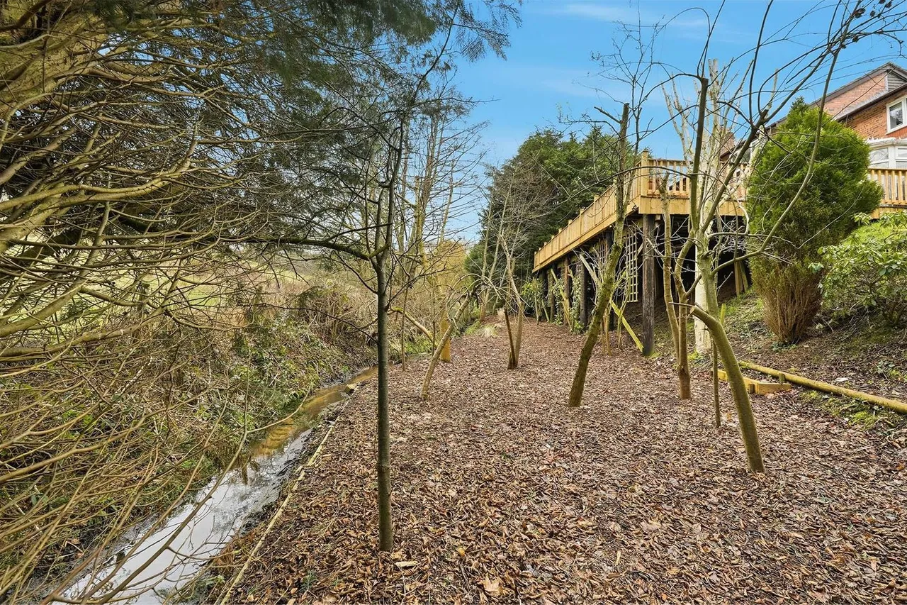 Willowmead Drive, Prestbury, photo 28