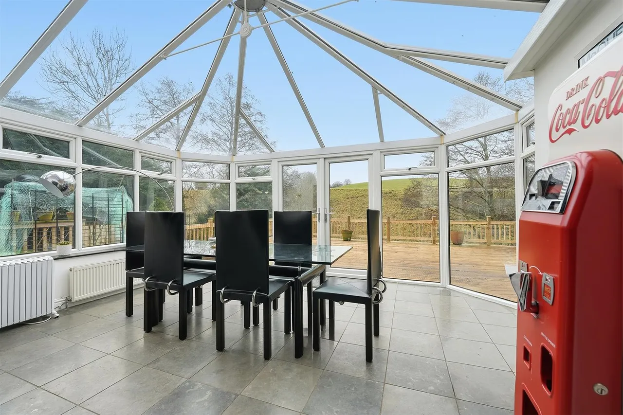 Willowmead Drive, Prestbury, photo 11