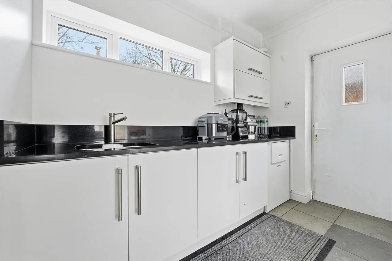 Willowmead Drive, Prestbury, photo 10