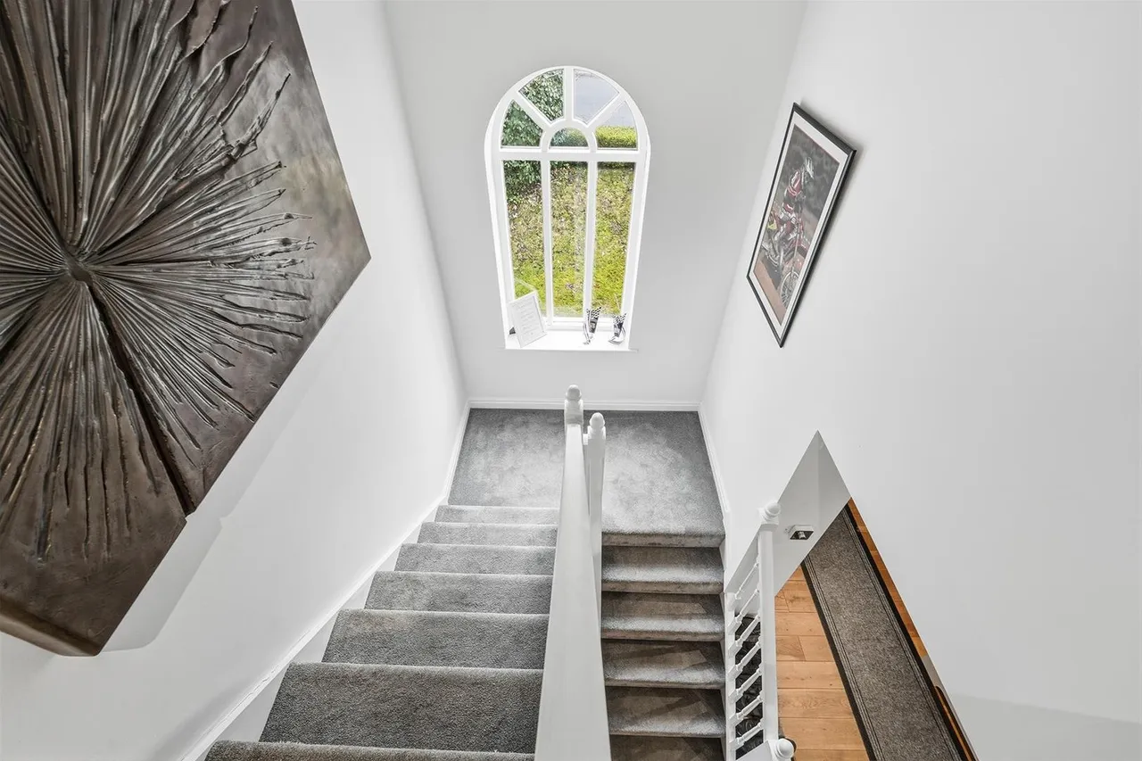 Willowmead Drive, Prestbury, photo 13