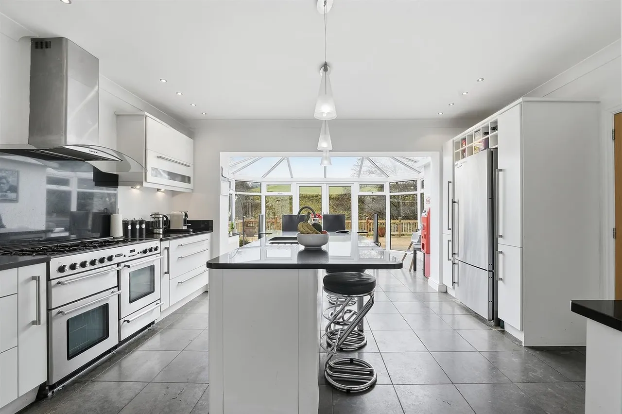 Willowmead Drive, Prestbury, photo 5