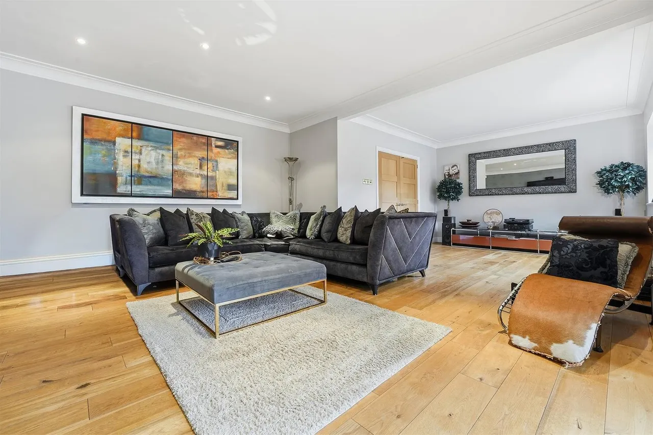 Willowmead Drive, Prestbury, photo 3
