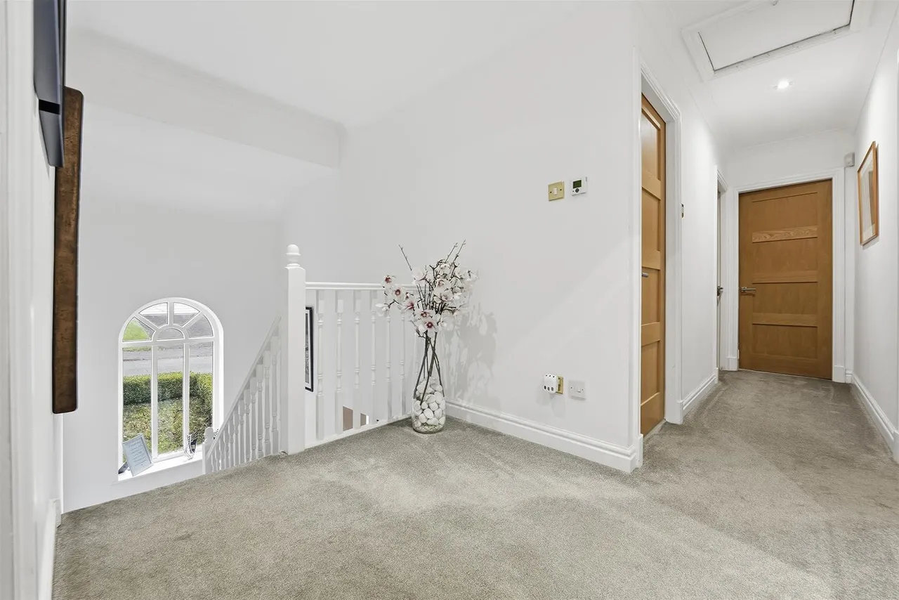 Willowmead Drive, Prestbury, photo 14