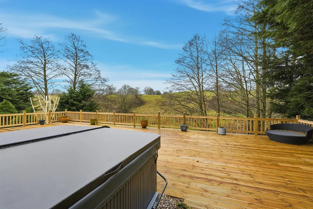 Willowmead Drive, Prestbury, photo 25