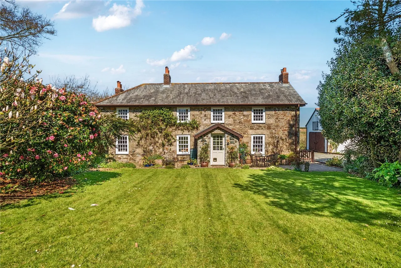 4 bed property for sale, St Martin, Helston, TR12