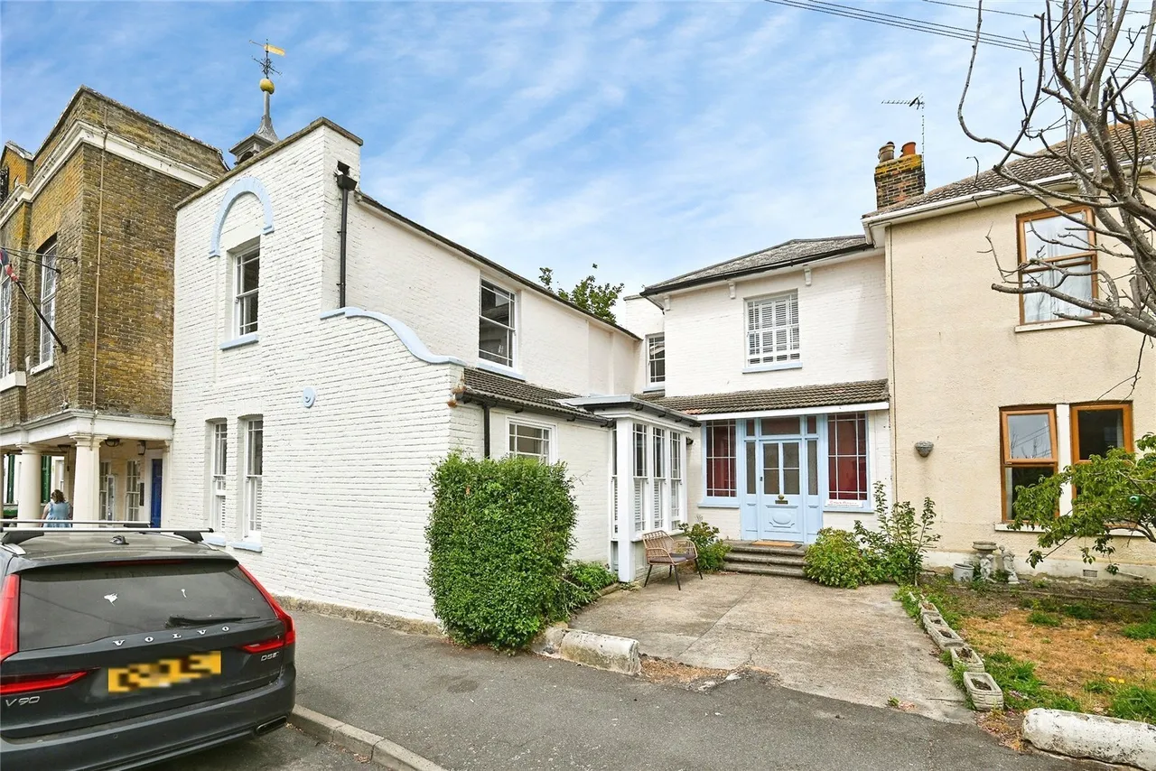 4 bed house for sale, High Street, Queenborough, ME11