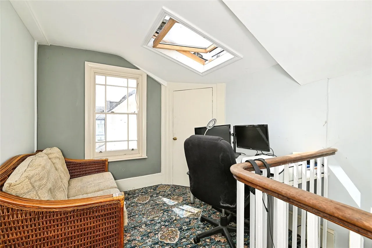 High Street, Queenborough, ME11, photo 4