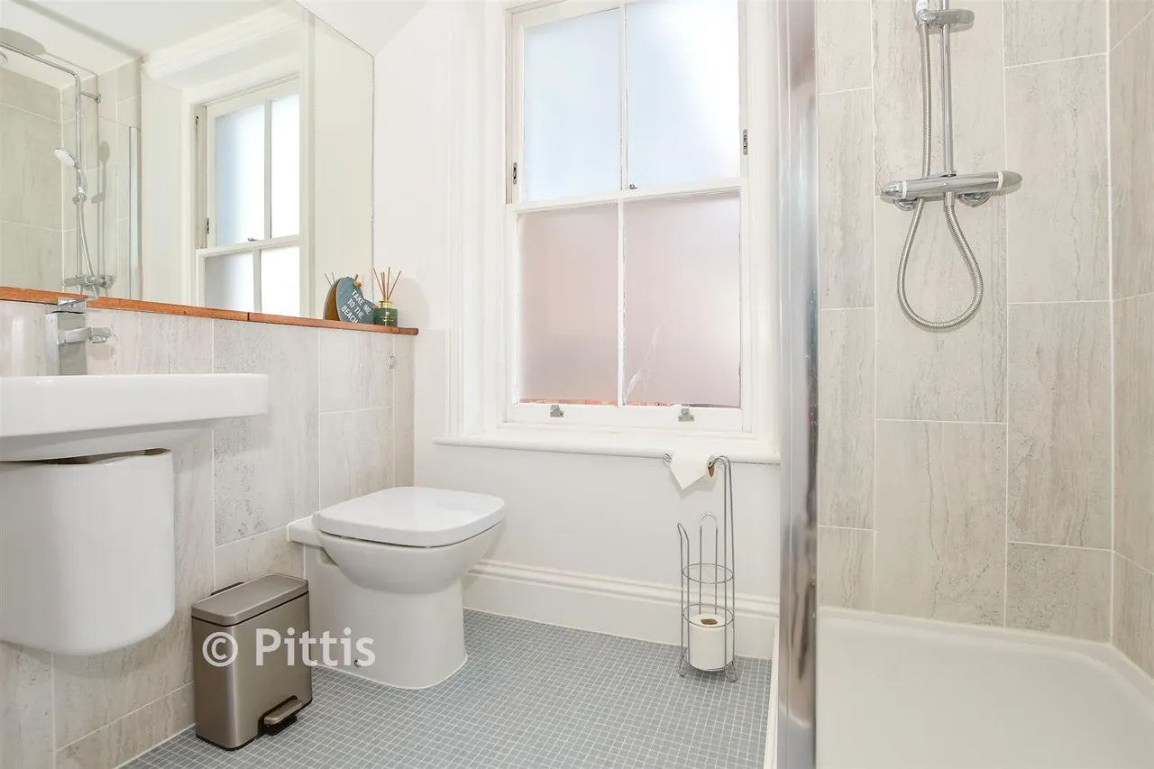 Albion Road, Sandown, PO36, photo 8
