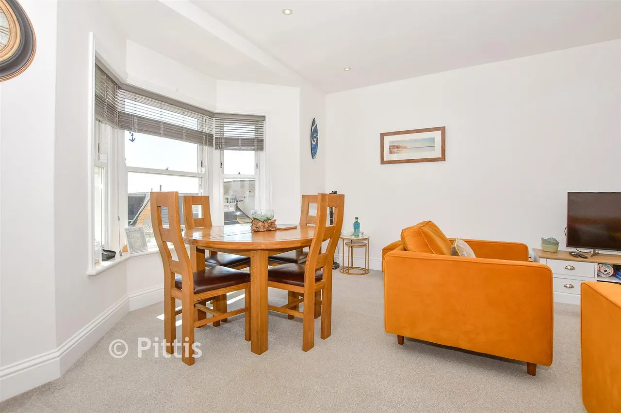 Albion Road, Sandown, PO36, photo 3