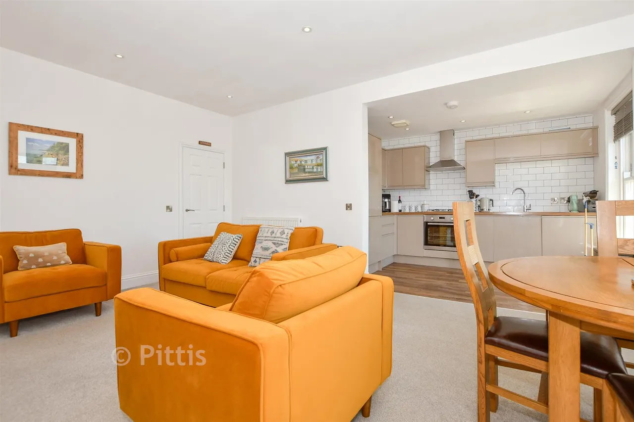 Albion Road, Sandown, PO36, photo 5