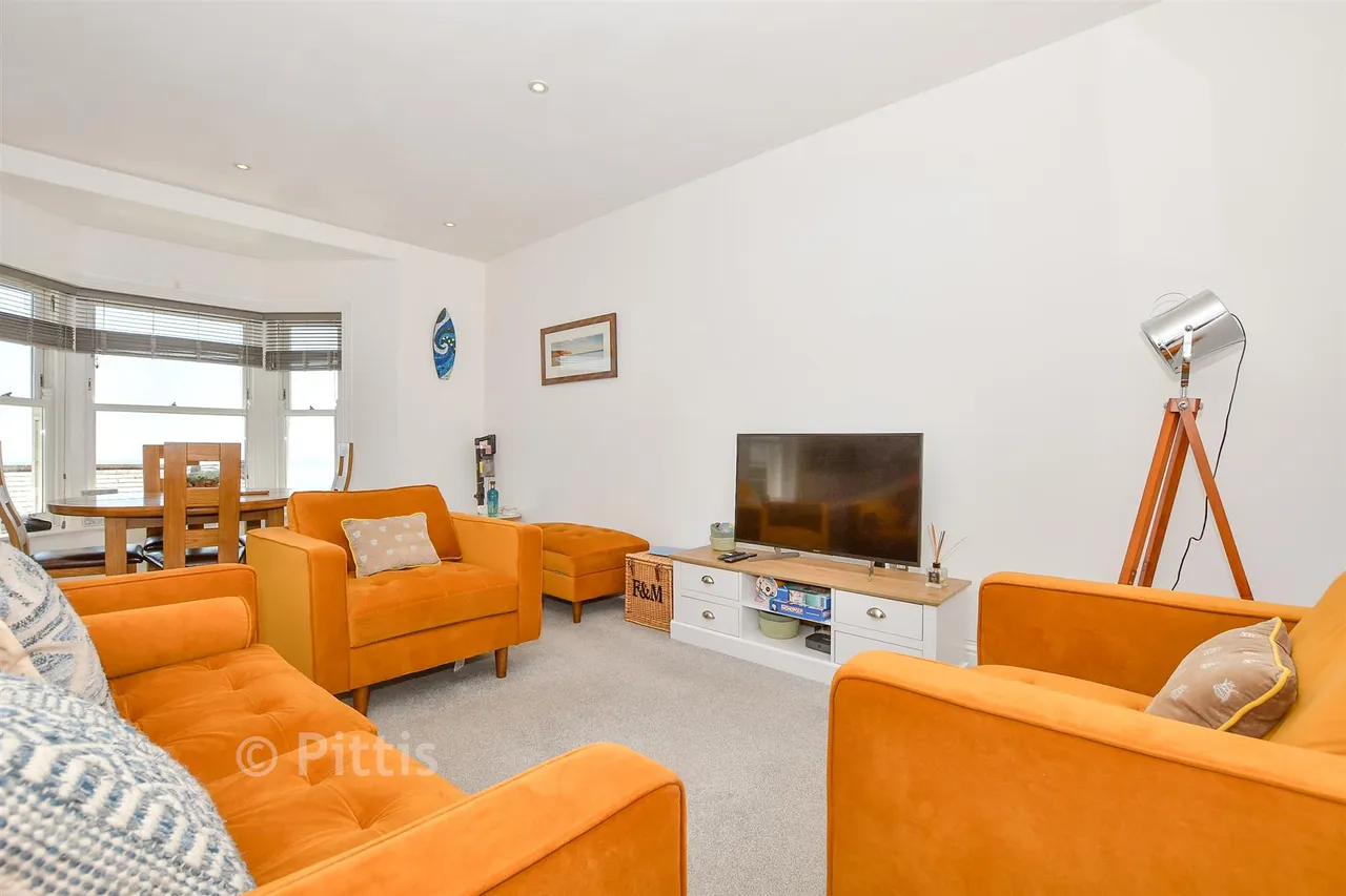 Albion Road, Sandown, PO36, photo 4