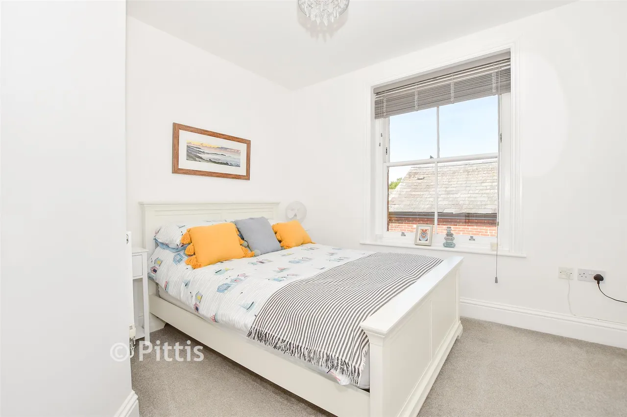 Albion Road, Sandown, PO36, photo 6
