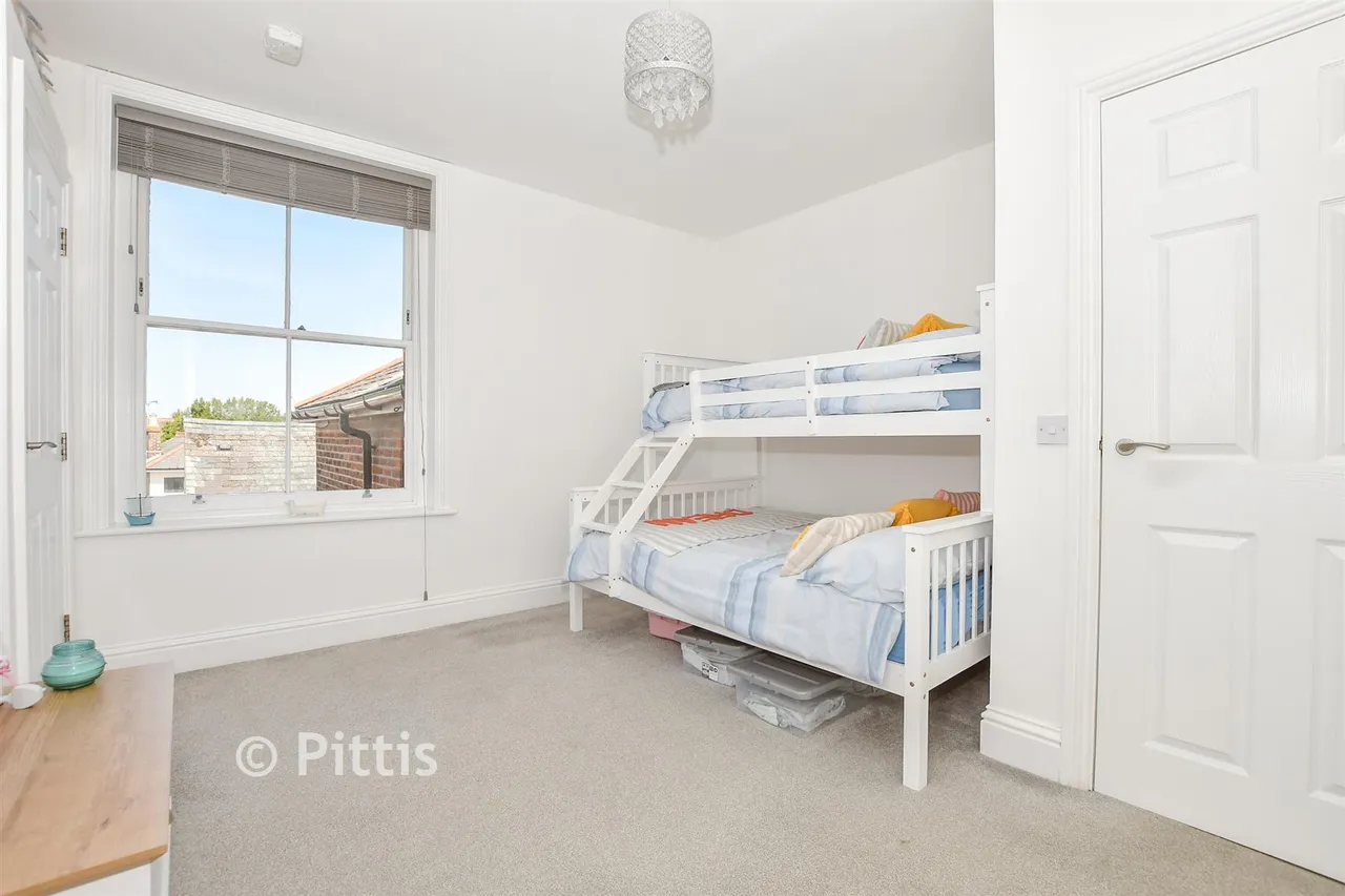 Albion Road, Sandown, PO36, photo 7