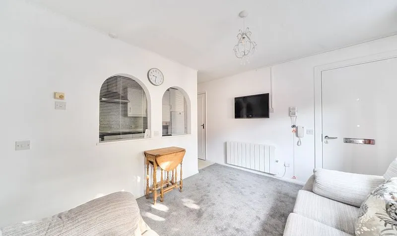 Prospect Place, Epsom, KT17, photo 8