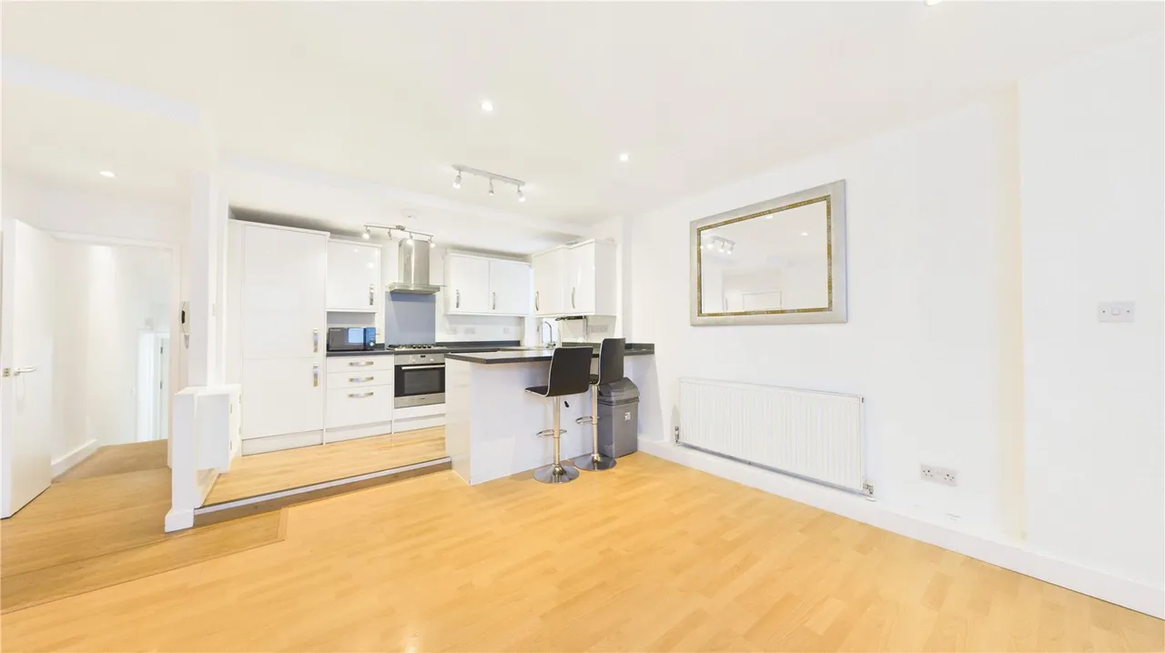 2 bed flat for sale, Earlsfield Road, London, SW18