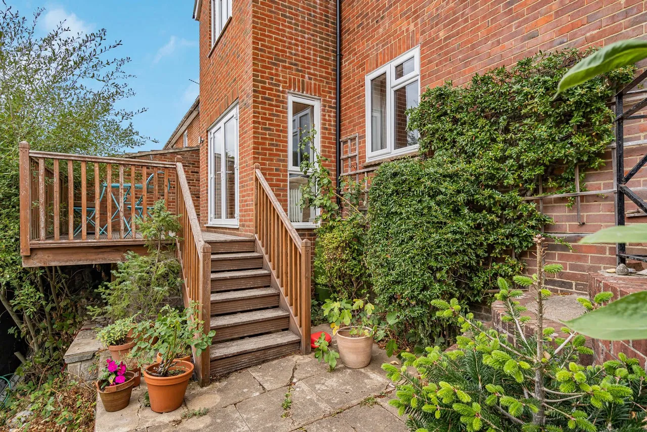 Wrecclesham Hill, Wrecclesham, GU10, photo 17