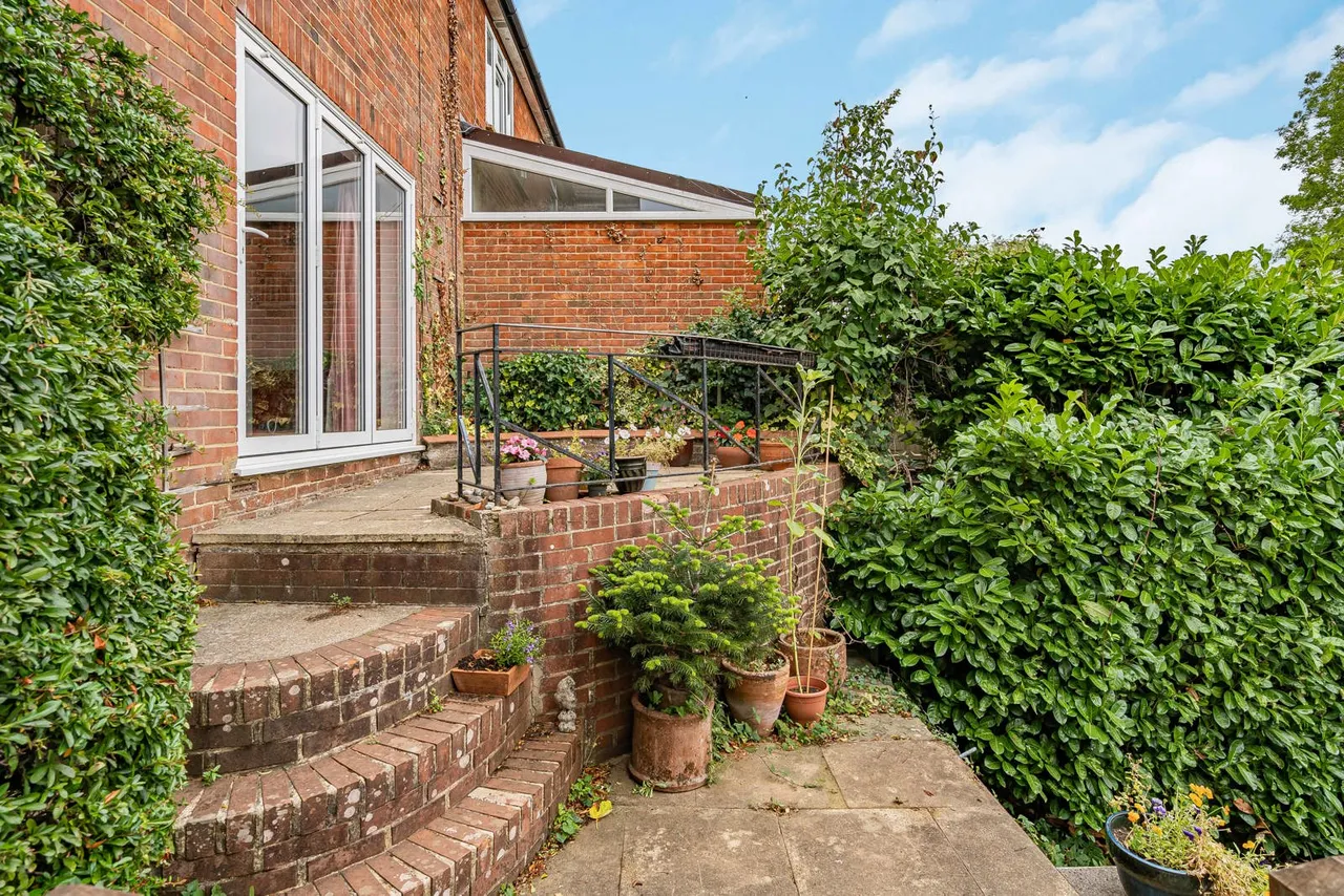 Wrecclesham Hill, Wrecclesham, GU10, photo 16
