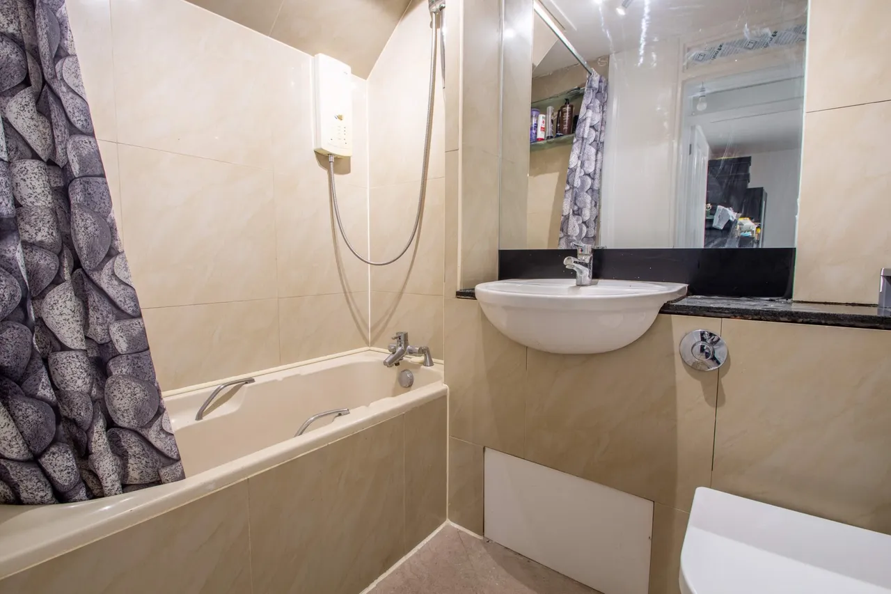 Camelot Close, London, photo 7
