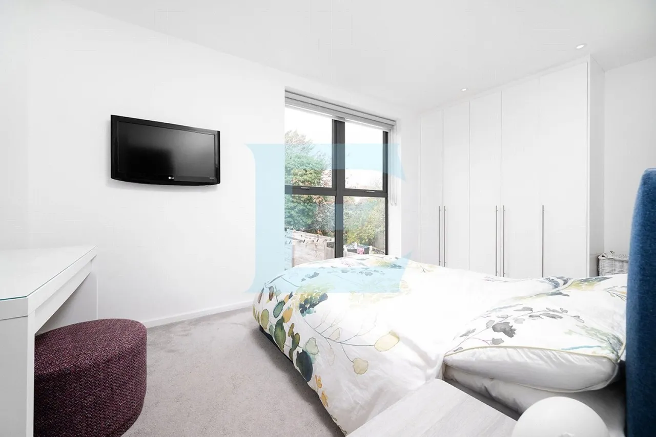 Grenville Place, Mill Hill, NW7, photo 3