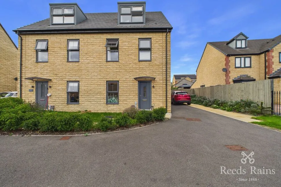 4 bed house for sale — Broughton Road, Pontefract, West Yorkshire, WF8