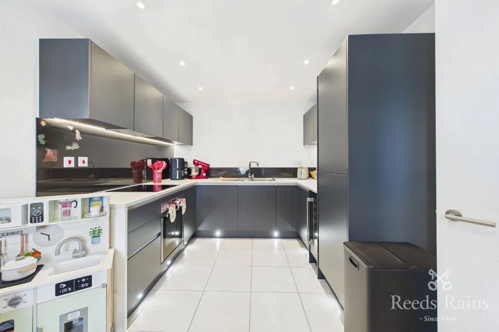Broughton Road, Pontefract, West Yorkshire, WF8, photo 2