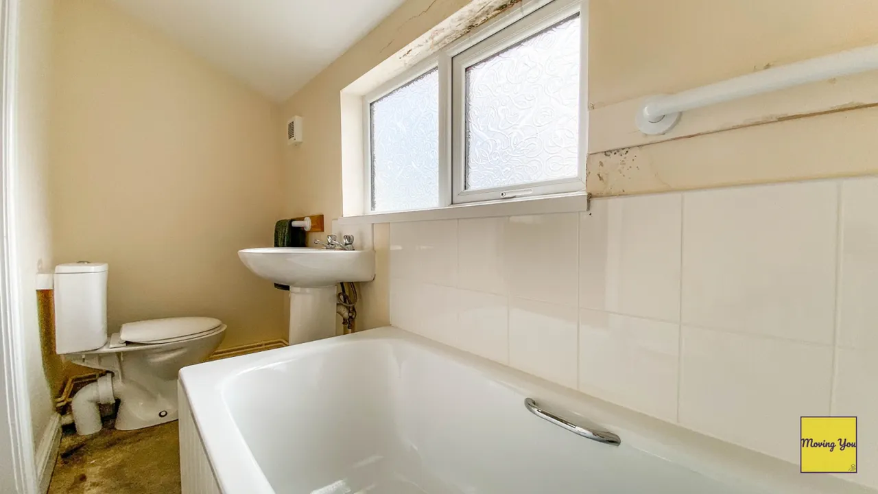 Bridgend Road, Maesteg, Mid Glamorgan, photo 5