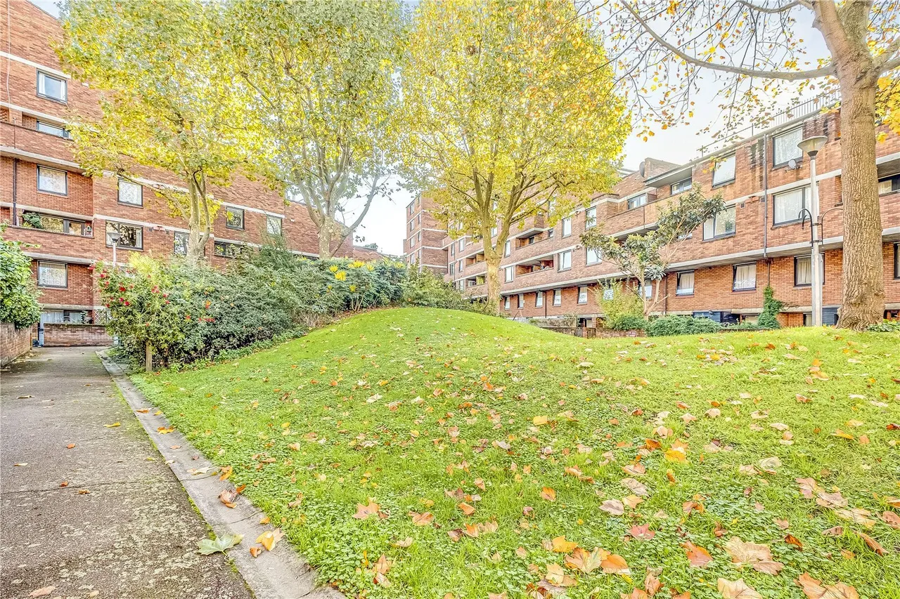 Vauxhall Bridge Road, London, SW1V, photo 15