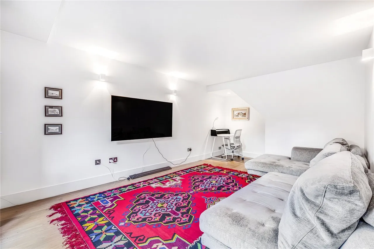 Vauxhall Bridge Road, London, SW1V, photo 11