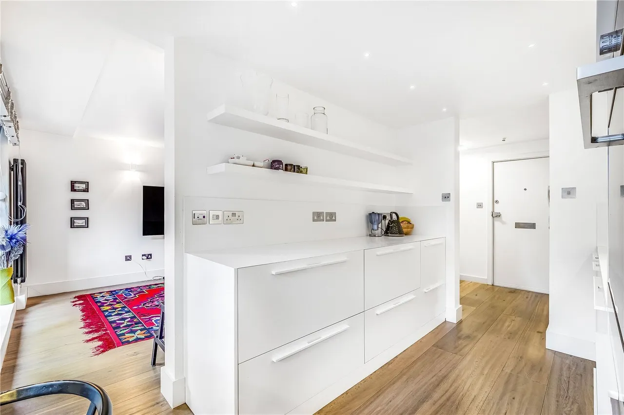 Vauxhall Bridge Road, London, SW1V, photo 7