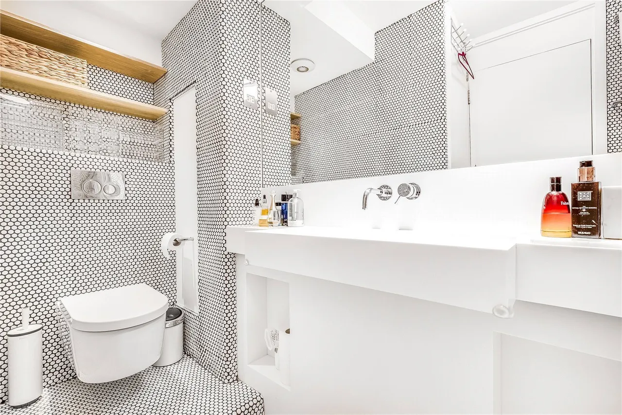 Vauxhall Bridge Road, London, SW1V, photo 5
