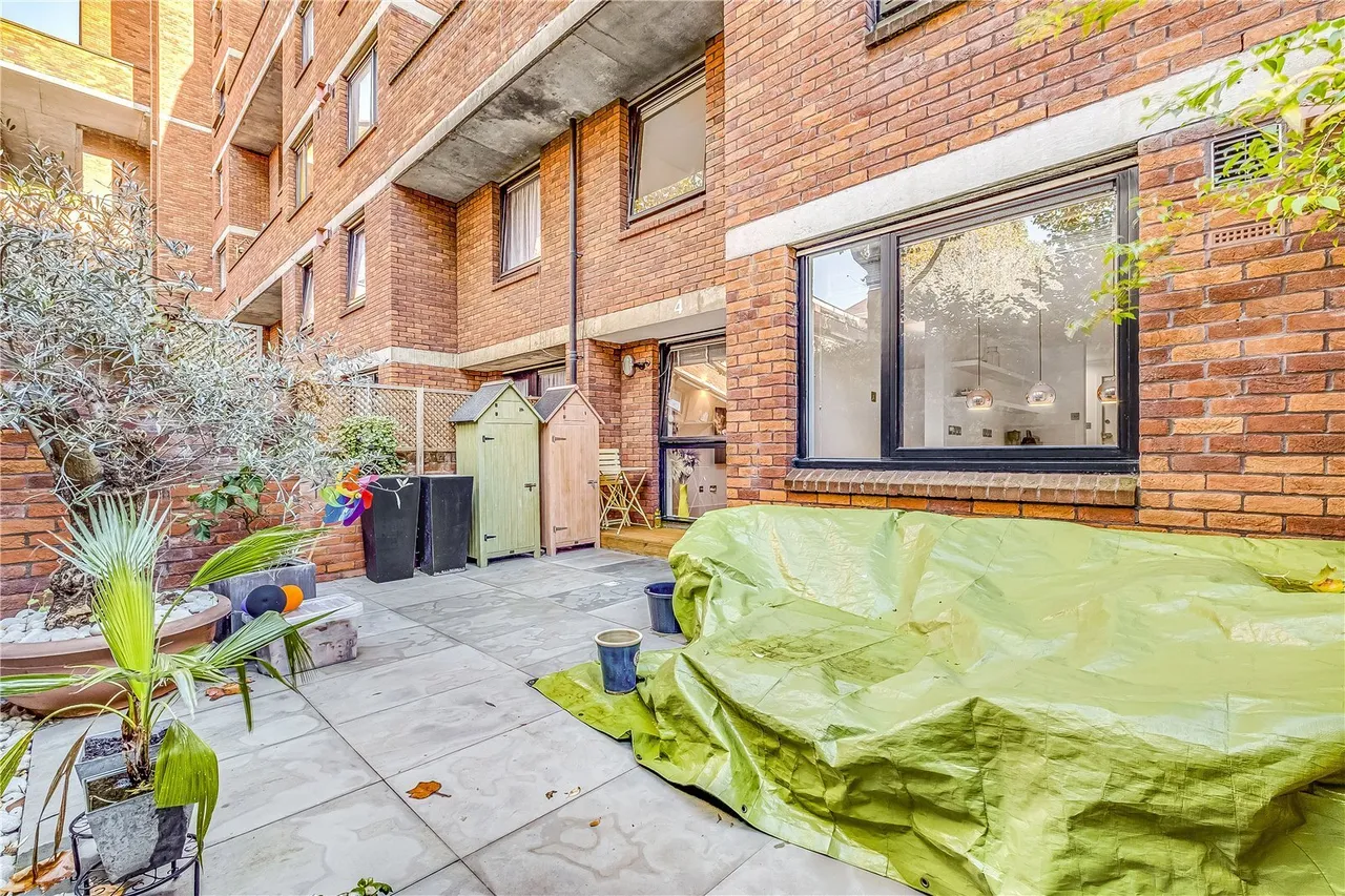 Vauxhall Bridge Road, London, SW1V, photo 14