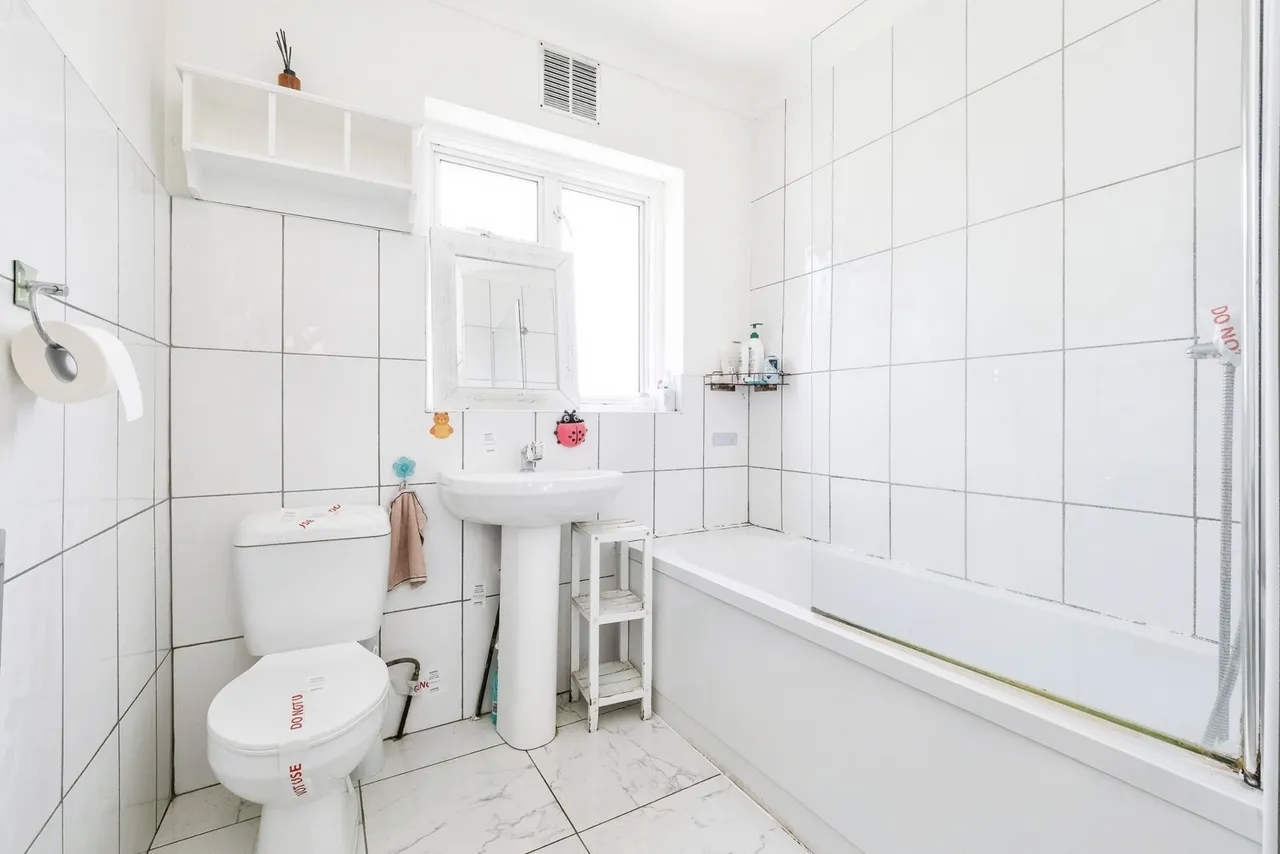 Coniston Avenue, Upminster, RM14, photo 10